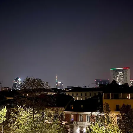 Ampio E Luminoso Bilocale Nel Centro Di 아파트 *